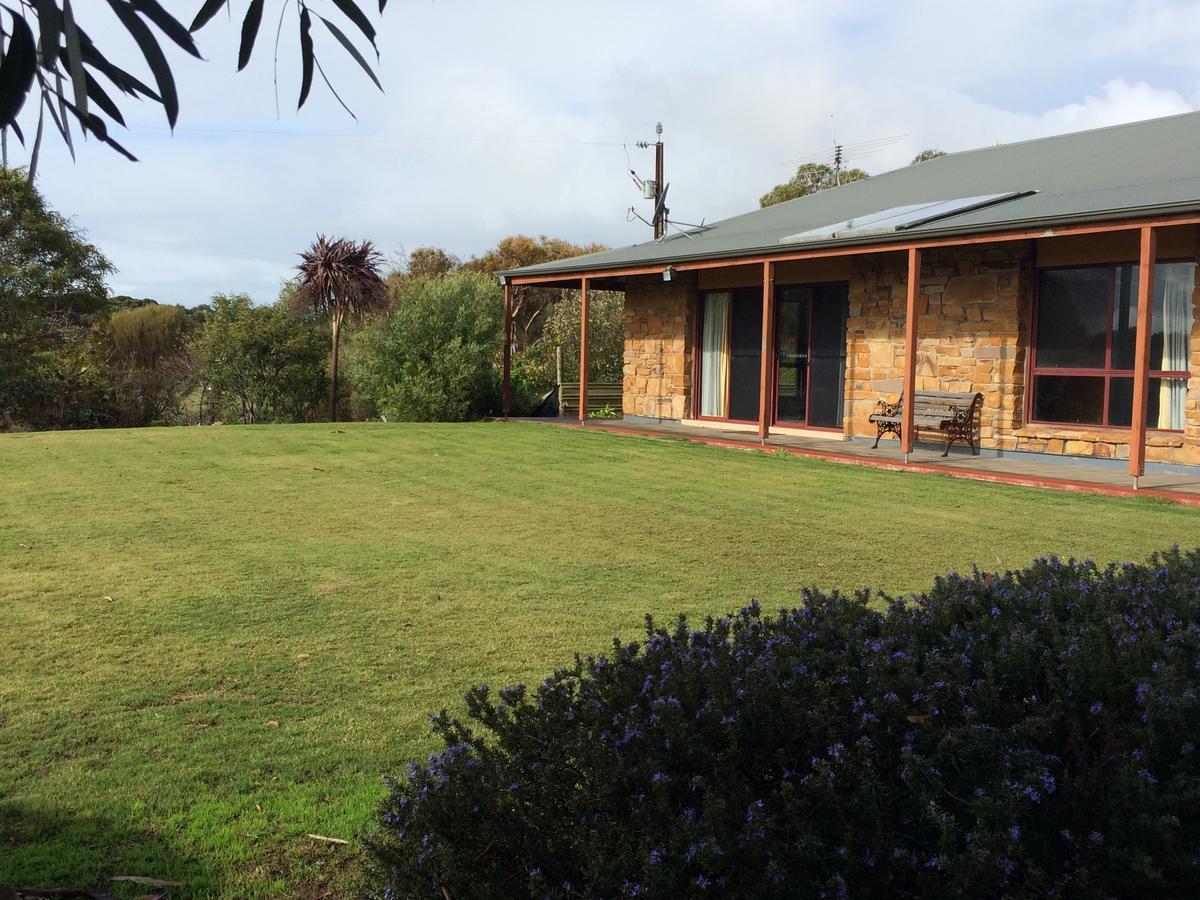 Bee'S Place - 3 Bedroom Home On 10 Acres Of Land With Distant Ocean Views Emu Bay Экстерьер фото