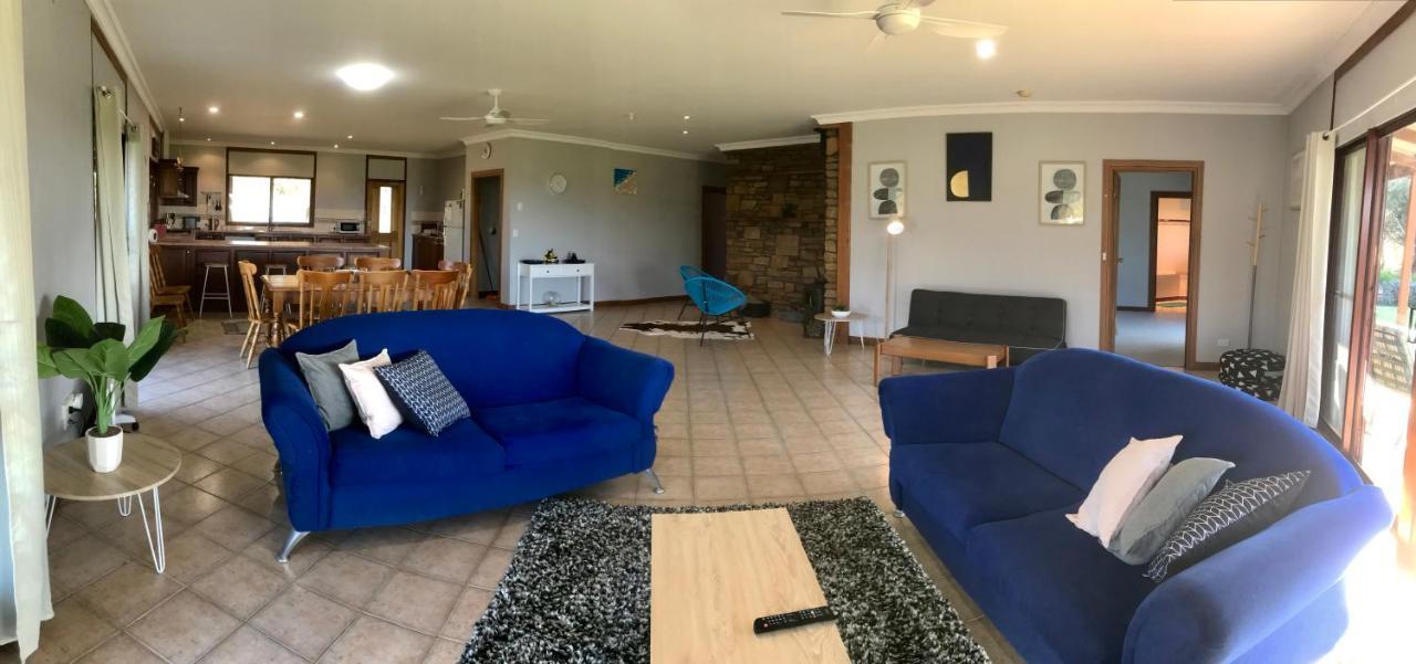 Bee'S Place - 3 Bedroom Home On 10 Acres Of Land With Distant Ocean Views Emu Bay Экстерьер фото