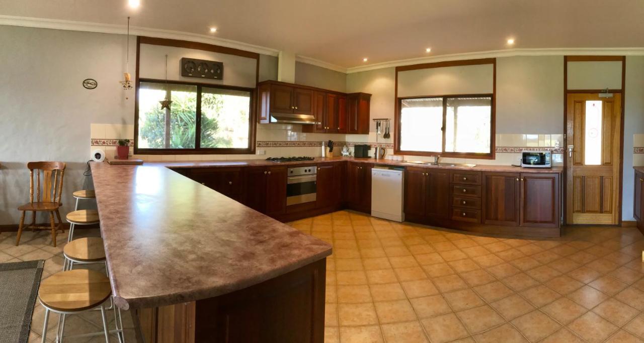 Bee'S Place - 3 Bedroom Home On 10 Acres Of Land With Distant Ocean Views Emu Bay Экстерьер фото