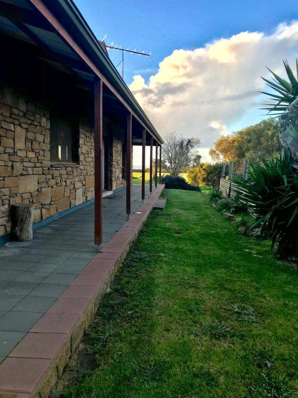 Bee'S Place - 3 Bedroom Home On 10 Acres Of Land With Distant Ocean Views Emu Bay Экстерьер фото